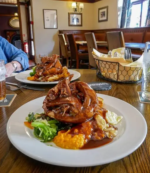 The Hand & Dagger, Salwick